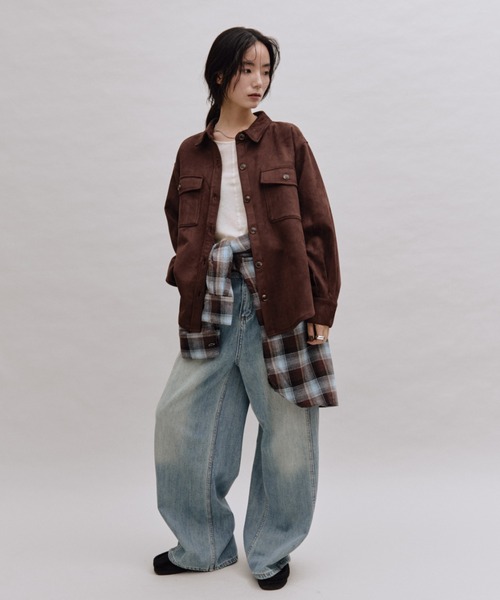 ANF.MUU(アンフムー)の「オーバーサイズスエードシャツ(シャツ/ブラウス・レディース・アイボリー/ブラウン/チャコールグレー・FREE)」の15枚目の写真