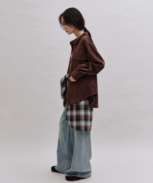 ANF.MUU(アンフムー)の「オーバーサイズスエードシャツ(シャツ/ブラウス・レディース・アイボリー/ブラウン/チャコールグレー・FREE)」の17枚目の写真