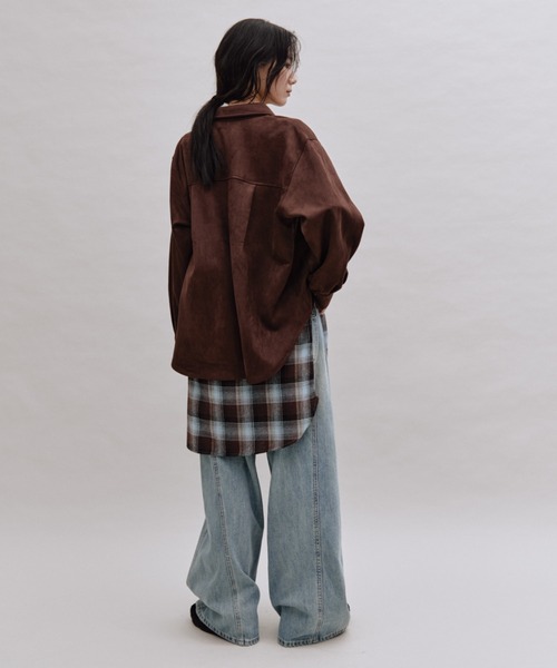ANF.MUU(アンフムー)の「オーバーサイズスエードシャツ(シャツ/ブラウス・レディース・アイボリー/ブラウン/チャコールグレー・FREE)」の20枚目の写真