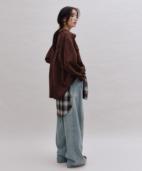 ANF.MUU(アンフムー)の「オーバーサイズスエードシャツ(シャツ/ブラウス・レディース・アイボリー/ブラウン/チャコールグレー・FREE)」の21枚目の写真