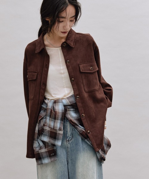 ANF.MUU(アンフムー)の「オーバーサイズスエードシャツ(シャツ/ブラウス・レディース・アイボリー/ブラウン/チャコールグレー・FREE)」の4枚目の写真