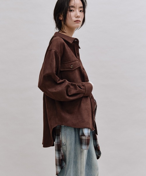 ANF.MUU(アンフムー)の「オーバーサイズスエードシャツ(シャツ/ブラウス・レディース・アイボリー/ブラウン/チャコールグレー・FREE)」の8枚目の写真