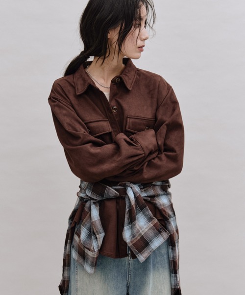 ANF.MUU(アンフムー)の「オーバーサイズスエードシャツ(シャツ/ブラウス・レディース・アイボリー/ブラウン/チャコールグレー・FREE)」の10枚目の写真
