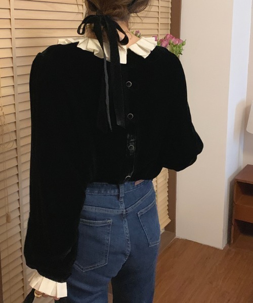 AMAJI(アマジ)の「フリルカラー ベロアブラウス(シャツ/ブラウス・レディース・ブラック・FREE)」の3枚目の写真