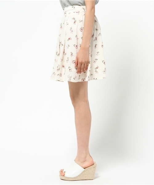 earth music&ecology（アースミュージックアンドエコロジー）の「花柄スカパン（その他パンツ・レディース・ネイビー/ライトピンク/サックスブルー/オフホワイト・FREE）」の6枚目の写真