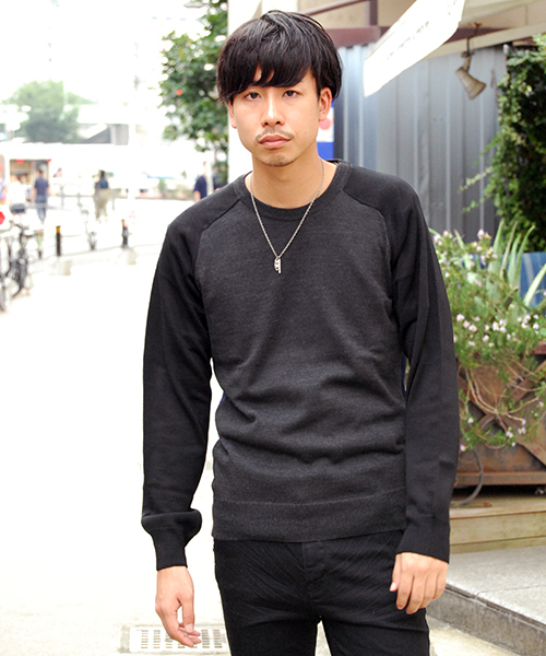 CUSTOM CULTURE（カスタムカルチャー）の「【CUSTOM CULTURE】　Italy made クルーネックセーター　ハイゲージ（ニット/セーター・メンズ・ブラック/グレー系その他/レッド系その他/ブルー系その他・2/3）」の2枚目の写真