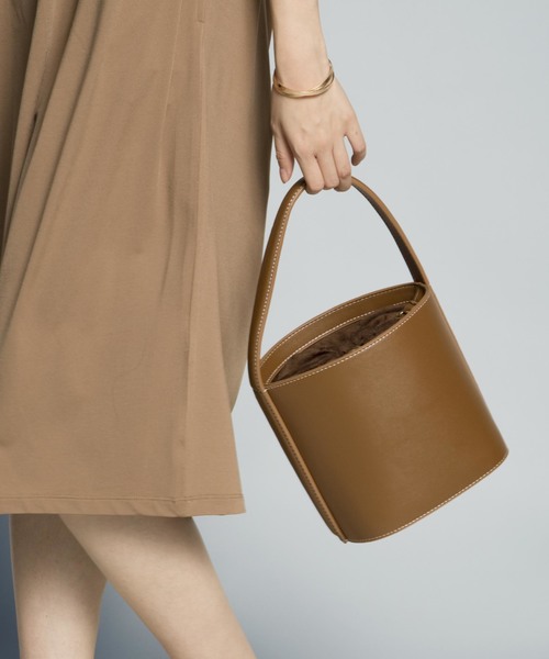 PLAIN CLOTHING（プレーンクロージング）の「ミニバケツハンドバッグ【PLAIN CLOTHING】（ショルダーバッグ・レディース・キャメル/ブラック/ワイン・FREE）」の2枚目の写真