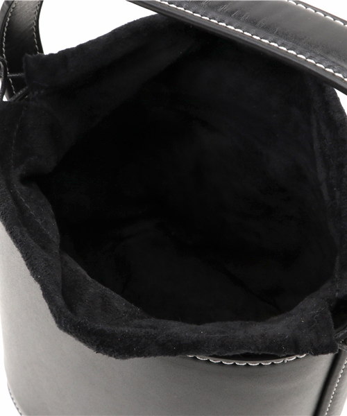 PLAIN CLOTHING（プレーンクロージング）の「ミニバケツハンドバッグ【PLAIN CLOTHING】（ショルダーバッグ・レディース・キャメル/ブラック/ワイン・FREE）」の6枚目の写真