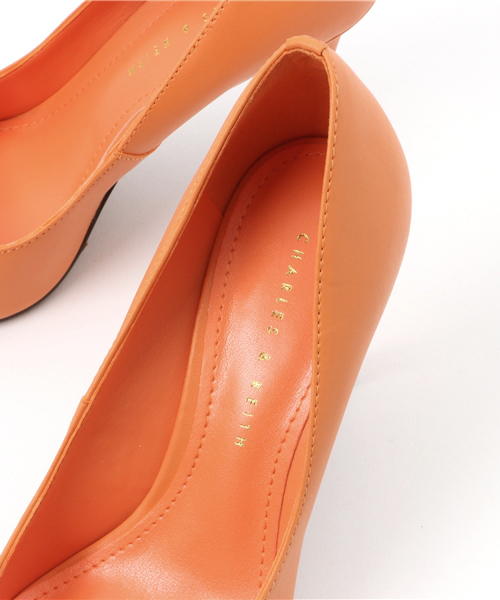CHARLES & KEITH(チャールズ & キース)の「ベーシックパンプス / BASIC PUMPS(パンプス・レディース・ブラック/アイボリー/オレンジ・22.5cm/22cm/24.5cm/25cm/23cm/23.5cm/24cm)」の6枚目の写真