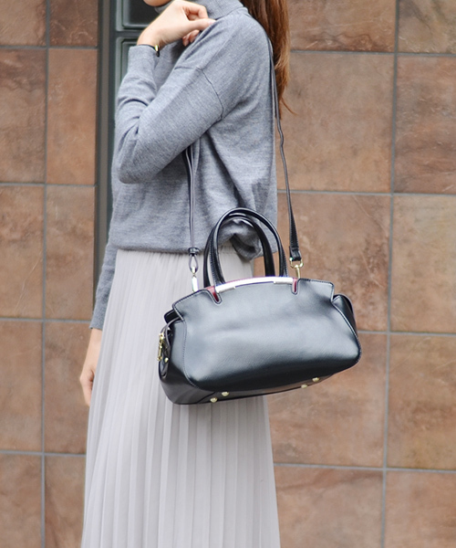 VitaFelice（ヴィータフェリーチェ）の「牛革2wayラウンドハンドバッグ（ハンドバッグ・レディース・ブラック/アイボリー/キャメル/ブラック×ブラック・FREE）」の17枚目の写真