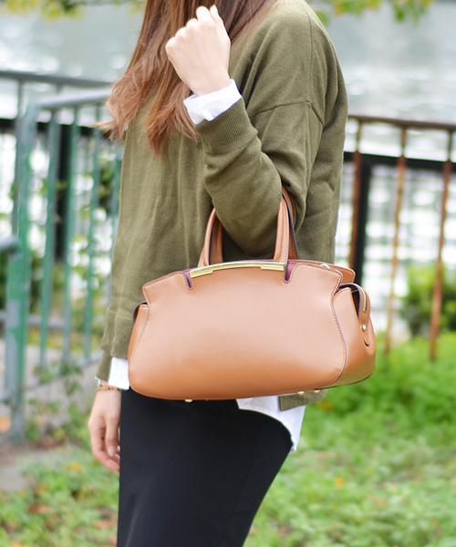 VitaFelice（ヴィータフェリーチェ）の「牛革2wayラウンドハンドバッグ（ハンドバッグ・レディース・ブラック/アイボリー/キャメル/ブラック×ブラック・FREE）」の9枚目の写真