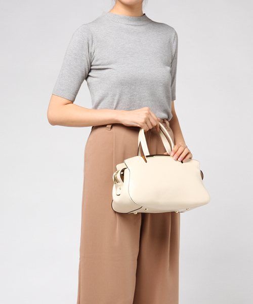 VitaFelice（ヴィータフェリーチェ）の「牛革2wayラウンドハンドバッグ（ハンドバッグ・レディース・ブラック/アイボリー/キャメル/ブラック×ブラック・FREE）」の14枚目の写真