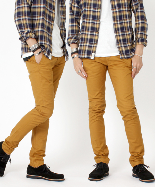 BEAMS(ビームス)の「□BEAMS / SKINNY チノパンツ(チノパンツ・メンズ・ベージュ/イエロー系その他/ネイビー/ブラック・SMALL/MEDIUM/LARGE/X-LARGE)」の1枚目の写真