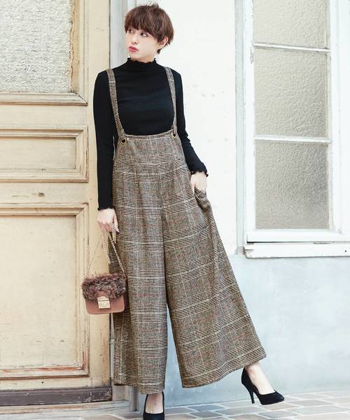 KOBE LETTUCE（コウベレタス）の「あったかフェイクウール×ゆるシルエが大人可愛い！フェイクウールサロペットオールインワン/レディース[E1760]神戸レタス（つなぎ/オールインワン・レディース・ベージュ/ライトグレー/ブラック/ブラック系その他・FREE）」の3枚目の写真