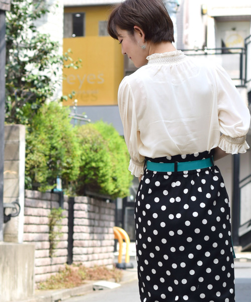 w closet（ダブルクローゼット）の「スモッキング刺繍入りシャーリングプルオーバー（シャツ/ブラウス・レディース・ブラック/オフホワイト/ピンク・FREE）」の13枚目の写真