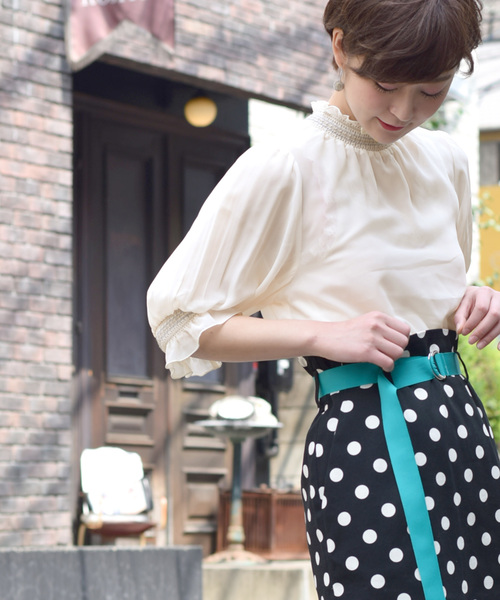 w closet（ダブルクローゼット）の「スモッキング刺繍入りシャーリングプルオーバー（シャツ/ブラウス・レディース・ブラック/オフホワイト/ピンク・FREE）」の5枚目の写真