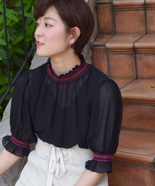 w closet（ダブルクローゼット）の「スモッキング刺繍入りシャーリングプルオーバー（シャツ/ブラウス・レディース・ブラック/オフホワイト/ピンク・FREE）」の19枚目の写真