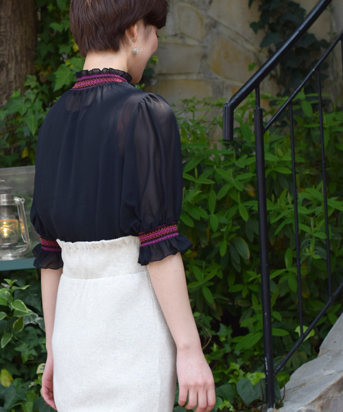 w closet（ダブルクローゼット）の「スモッキング刺繍入りシャーリングプルオーバー（シャツ/ブラウス・レディース・ブラック/オフホワイト/ピンク・FREE）」の22枚目の写真