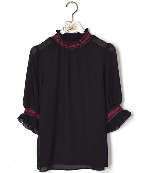 w closet（ダブルクローゼット）の「スモッキング刺繍入りシャーリングプルオーバー（シャツ/ブラウス・レディース・ブラック/オフホワイト/ピンク・FREE）」の12枚目の写真