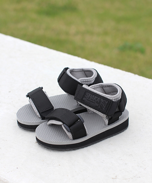 SHAKA（シャカ）の「【SHAKA / シャカ】NEO BUNGY KIDS（サンダル・キッズ・グレイッシュブルー/ネイビー/ピンク系その他/グレー/ブラック/ラベンダー/ブラック×グレー/スモークピンク/ブルー系その他・19cm/15cm/18cm/17cm/16cm）」の3枚目の写真