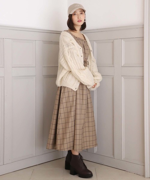 one after another NICE CLAUP（ワンアフターアナザーナイスクラップ）の「ハートキュンケーブルニットカーディガン（カーディガン/ボレロ・レディース・アイボリー/サックスブルー/ピンク・FREE）」の11枚目の写真