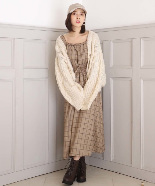 one after another NICE CLAUP（ワンアフターアナザーナイスクラップ）の「ハートキュンケーブルニットカーディガン（カーディガン/ボレロ・レディース・アイボリー/サックスブルー/ピンク・FREE）」の12枚目の写真