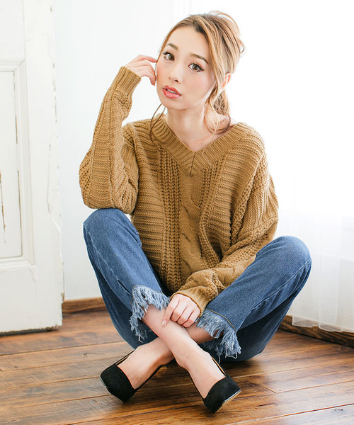 Julia Boutique(ジュリアブティック)の「ケーブル編みローゲージニットチュニック/15332(ニット/セーター・レディース・ホワイト系その他/グレー系その他/ブラウン系その他/ベージュ系その他/グリーン系その他/ブルー系その他/パープル系その他/イエロー系その他/ピンク系その他/ホワイト系その他2/ホワイト系その他3/ブラック系その他3/グレー系その他2/グレー系その他3/ブラウン系その他2/ブラウン系その他3/ベージュ系その他2/グリーン系その他2/グリーン系その他3/ブルー系その他2/ブルー系その他3/ブルー系その他4/ブルー系その他5/ブルー系その他6/パープル系その他2/パープル系その他3/イエロー系その他2/ピンク系その他2/ピンク系その他3/ピンク系その他4/ピンク系その他5/ブラック系その他/レッド系その他/ブラック系その他2/ベージュ系その他3/レッド系その他2/レッド系その他3/ブラウン系その他4/ブラウン系その他5/ブラウン系その他6/その他/その他2/その他1/その他4/その他3/その他5/パープル系その他4/パープル系その他5/パープル系その他6/レッド系その他4/レッド系その他5/レッド系その他6・ONE)」の12枚目の写真