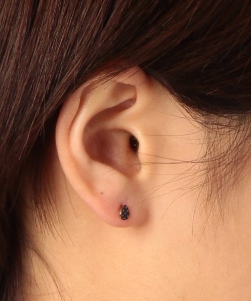 COCOSHNIK(ココシュニック)の「(K18)ブラックダイヤモンド ペアシェイプ スタッドピアス(ピアス(両耳用)・レディース・ゴールド系その他・00)」の2枚目の写真
