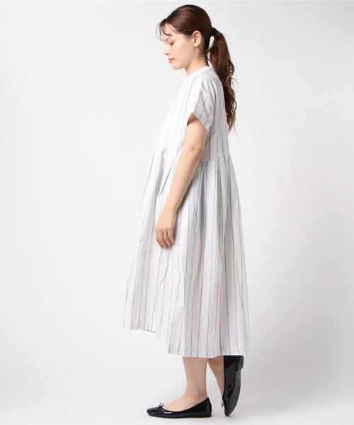 MashuKashu（マシュカシュ）の「タックワンピース（ワンピース・レディース・チャコールグレー/オフホワイト・フリー）」の3枚目の写真