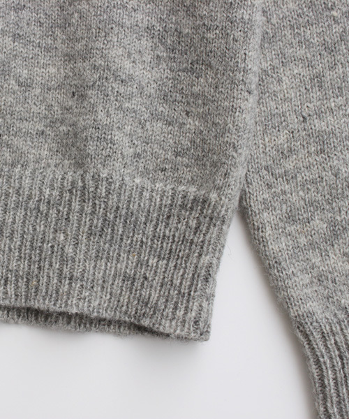 I am I (アイアムアイ)の「シェットランド7G タイガープルオーバー(ニット/セーター・レディース・グレー/ベージュ・3/2)」の4枚目の写真