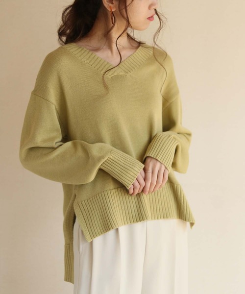 HER CLOSET(ハークローゼット)の「【HERCLOSET】Vネックニットプルオーバー(ニット/セーター・レディース・チャコールグレー/テラコッタ/ベージュ/ダークベージュ/ライトイエロー/グリーン/ネイビー・M)」の7枚目の写真