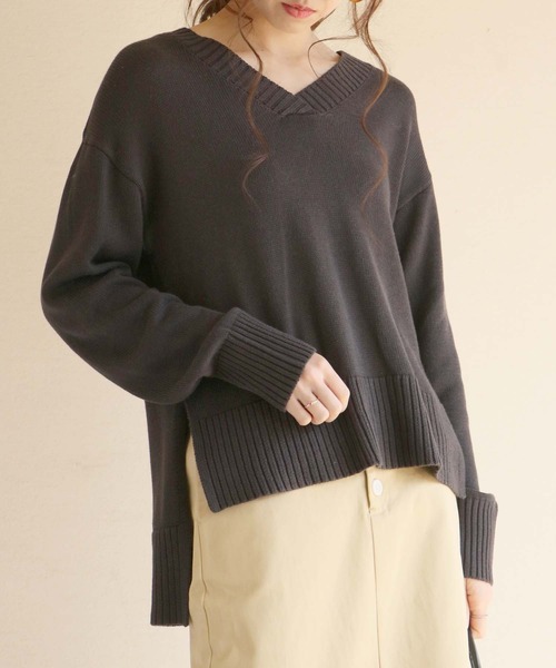 HER CLOSET(ハークローゼット)の「【HERCLOSET】Vネックニットプルオーバー(ニット/セーター・レディース・チャコールグレー/テラコッタ/ベージュ/ダークベージュ/ライトイエロー/グリーン/ネイビー・M)」の2枚目の写真