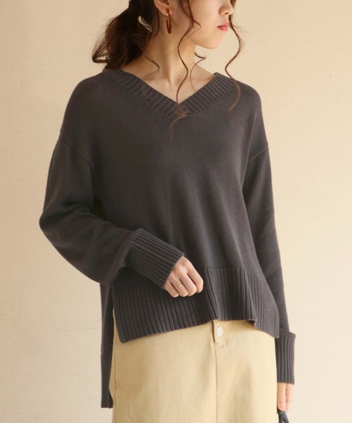 HER CLOSET(ハークローゼット)の「【HERCLOSET】Vネックニットプルオーバー(ニット/セーター・レディース・チャコールグレー/テラコッタ/ベージュ/ダークベージュ/ライトイエロー/グリーン/ネイビー・M)」の8枚目の写真