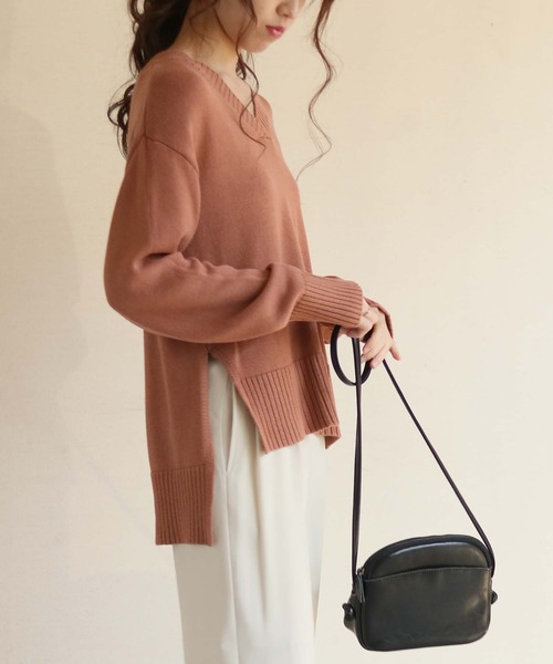 HER CLOSET(ハークローゼット)の「【HERCLOSET】Vネックニットプルオーバー(ニット/セーター・レディース・チャコールグレー/テラコッタ/ベージュ/ダークベージュ/ライトイエロー/グリーン/ネイビー・M)」の12枚目の写真