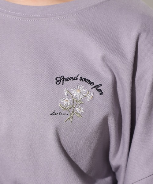 one after another NICE CLAUP（ワンアフターアナザーナイスクラップ）の「アソート刺繍Tシャツ（Tシャツ/カットソー・レディース・ベージュ/パープル/オフホワイト・FREE）」の4枚目の写真