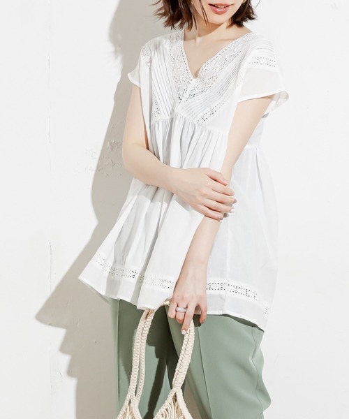 natural couture(ナチュラルクチュール)の「ピンタックレースブラウス(シャツ/ブラウス・レディース・ブラック/オフホワイト/ブラウン/カーキ・FREE)」の2枚目の写真