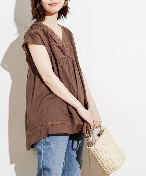 natural couture(ナチュラルクチュール)の「ピンタックレースブラウス(シャツ/ブラウス・レディース・ブラック/オフホワイト/ブラウン/カーキ・FREE)」の6枚目の写真