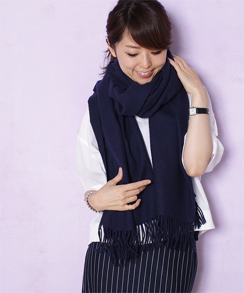 NANO universe（ナノユニバース）の「GLEN PRINCE/大判WOOLカラーストール（ストール/ショール・レディース・ピンク/ベージュ/ブルー/チャコール/ネイビー/ブラック・FREE）」の4枚目の写真