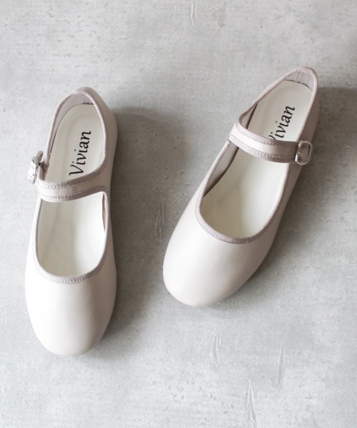 VIVIAN（ヴィヴィアン）の「ラウンドトゥストラップフラットメリージェーンシューズ（バレエシューズ・レディース・ブラック/ダークブラウン/シルバー/ベージュ/ブラウン/グレー系その他7/ホワイト/ベージュ系その他/ベージュ系その他3/ブラック系その他/D/ブラック系その他3/レディッシュグレー/ピンクベージュ/ブラック系その他7/ベージュ系その他7・S/M/L/LL/SS/17/18/19/20）」の6枚目の写真