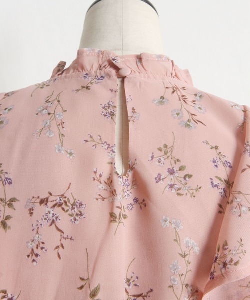 tocco closet（トッコ　クローゼット）の「プチフリルネックラッフルフリルスリーブフラワープリントワンピース（ワンピース・レディース・ピンク/ライトベージュ/グレイッシュブルー・M）」の16枚目の写真