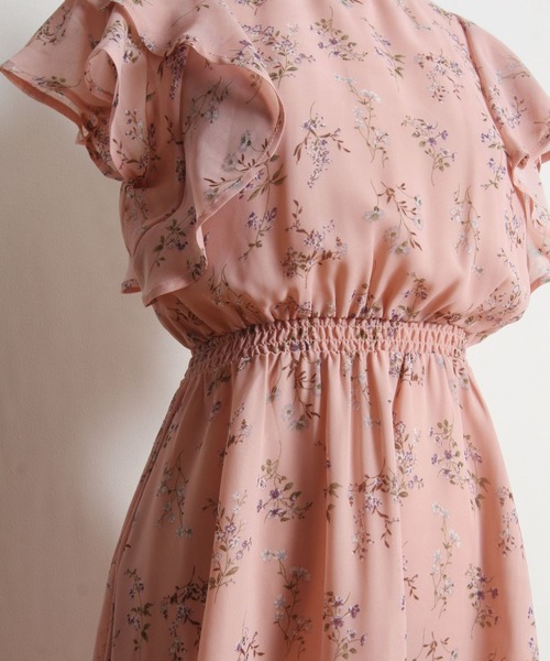 tocco closet（トッコ　クローゼット）の「プチフリルネックラッフルフリルスリーブフラワープリントワンピース（ワンピース・レディース・ピンク/ライトベージュ/グレイッシュブルー・M）」の19枚目の写真