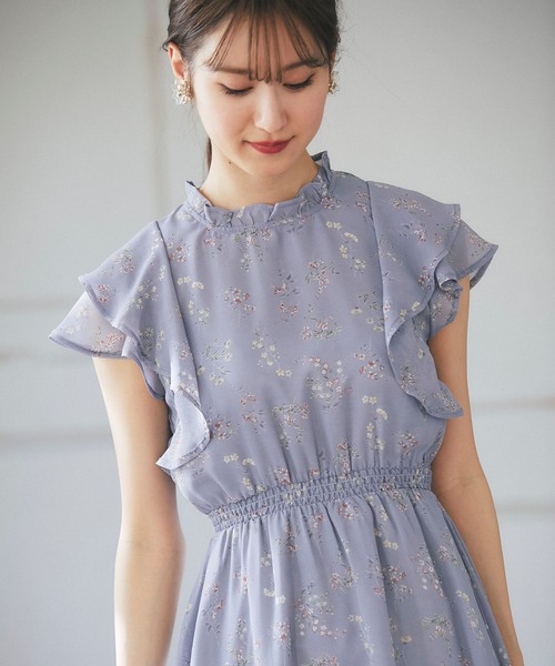 tocco closet（トッコ　クローゼット）の「プチフリルネックラッフルフリルスリーブフラワープリントワンピース（ワンピース・レディース・ピンク/ライトベージュ/グレイッシュブルー・M）」の7枚目の写真