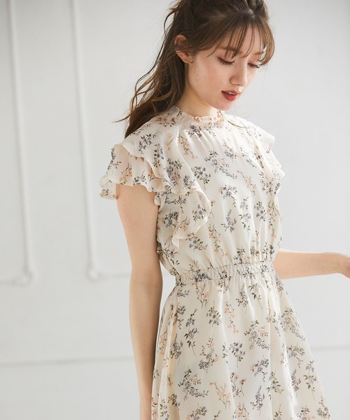 tocco closet（トッコ　クローゼット）の「プチフリルネックラッフルフリルスリーブフラワープリントワンピース（ワンピース・レディース・ピンク/ライトベージュ/グレイッシュブルー・M）」の14枚目の写真