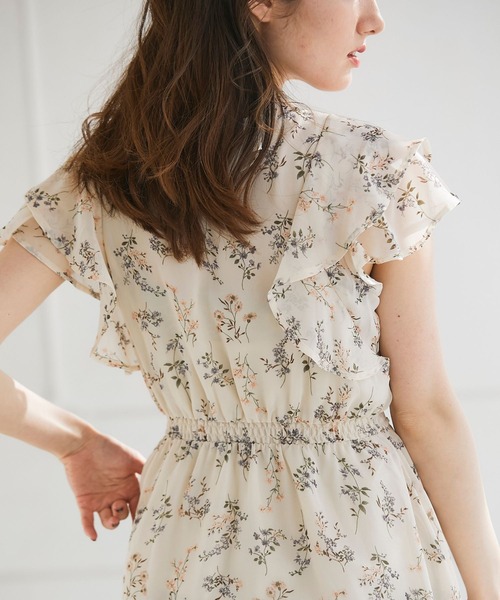 tocco closet（トッコ　クローゼット）の「プチフリルネックラッフルフリルスリーブフラワープリントワンピース（ワンピース・レディース・ピンク/ライトベージュ/グレイッシュブルー・M）」の20枚目の写真