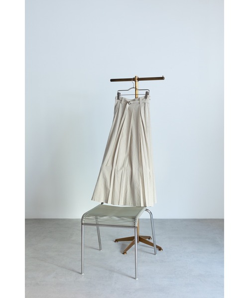 mici（ミチ）の「(mici)タックボリュームスカート（スカート・レディース・ベージュ/ネイビー・MEDIUM/SMALL）」の3枚目の写真