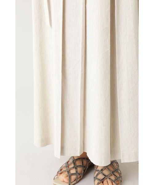 mici（ミチ）の「(mici)タックボリュームスカート（スカート・レディース・ベージュ/ネイビー・MEDIUM/SMALL）」の4枚目の写真