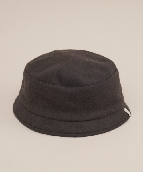 And A（アンドエー）の「TROVE トローブ / MJUK HAT ミューク バケットハット / 65HAT01（ハット・メンズ・グレイッシュベージュ/ブラック・ONE SIZE）」の4枚目の写真