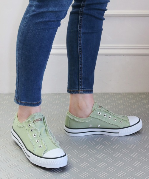 moz(モズ)の「moz(モズ)ひも無しキャンバススニーカー(スニーカー・レディース・ホワイト/ブラック/グレー/マスタード/ベージュ/ライトグリーン/オレンジ/チャコールグレー/ブラック系その他・23.5cm/24.0cm/24.5cm/22.5cm/23.0cm)」の7枚目の写真