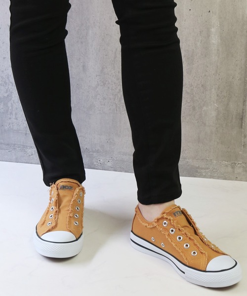 moz(モズ)の「moz(モズ)ひも無しキャンバススニーカー(スニーカー・レディース・ホワイト/ブラック/グレー/マスタード/ベージュ/ライトグリーン/オレンジ/チャコールグレー/ブラック系その他・23.5cm/24.0cm/24.5cm/22.5cm/23.0cm)」の8枚目の写真