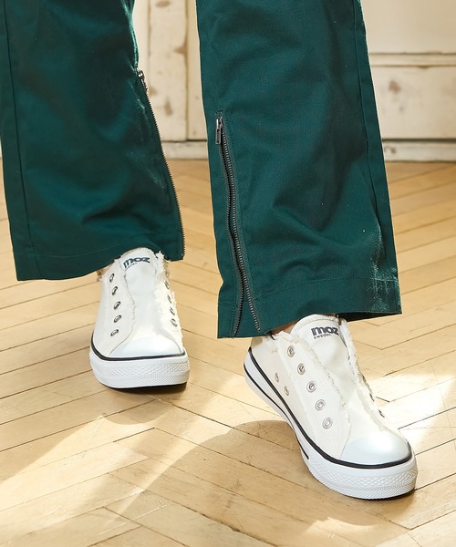 moz(モズ)の「moz(モズ)ひも無しキャンバススニーカー(スニーカー・レディース・ホワイト/ブラック/グレー/マスタード/ベージュ/ライトグリーン/オレンジ/チャコールグレー/ブラック系その他・23.5cm/24.0cm/24.5cm/22.5cm/23.0cm)」の21枚目の写真